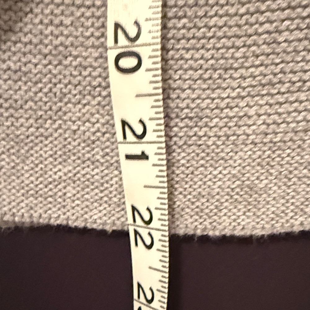 GUC Patagonia Light Gray Knit Sweater - Picture 4 of 6